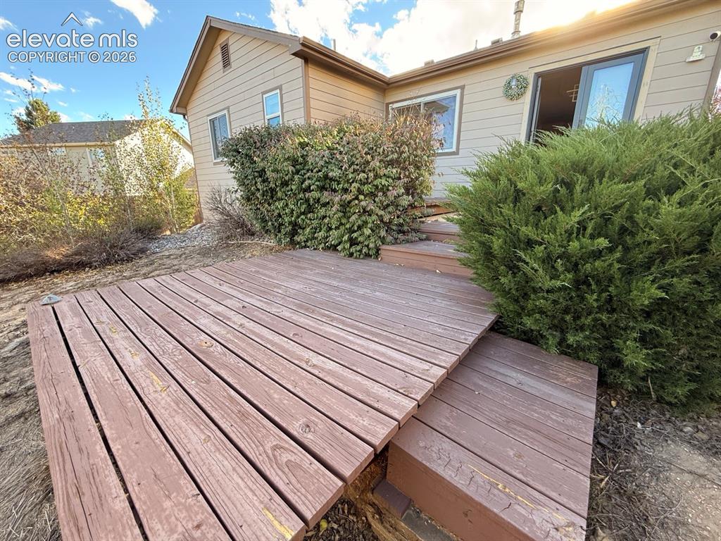 Image 39 of 42: Deck