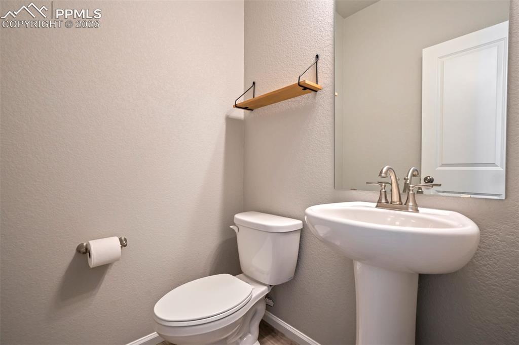 Image 18 of 50: Bathroom