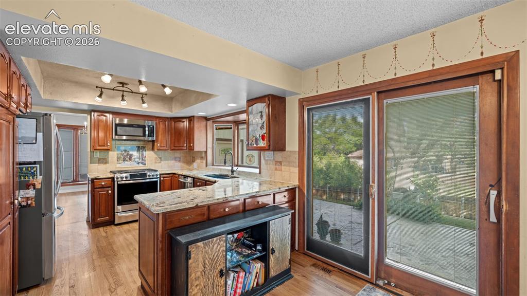 Image 13 of 34: Kitchen