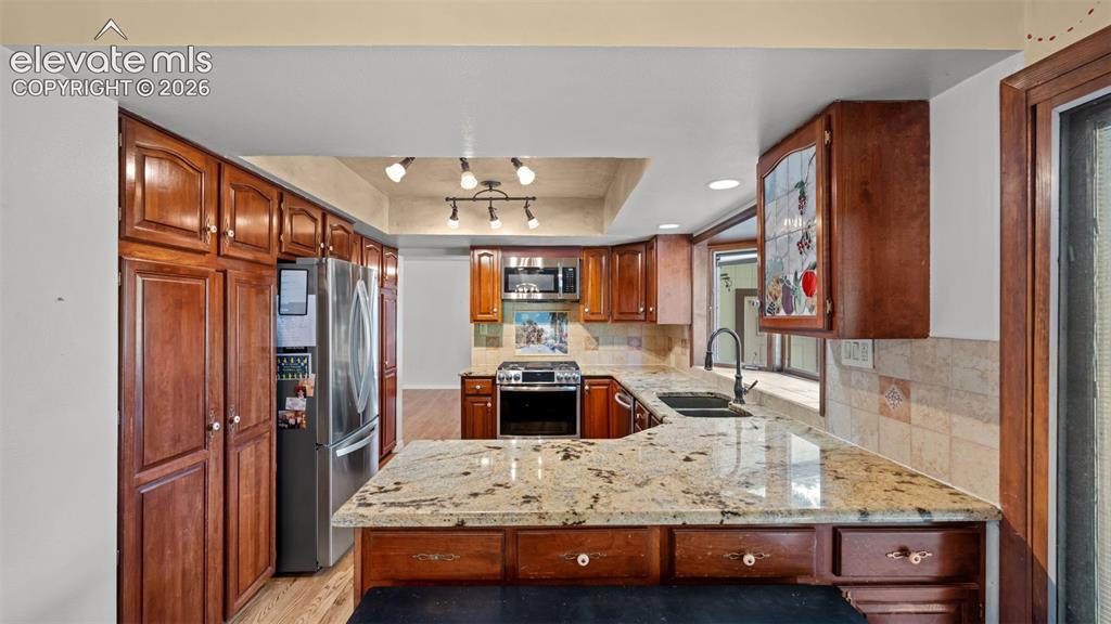 Image 14 of 34: Kitchen