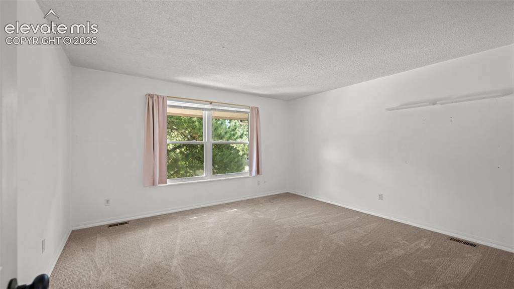Image 18 of 34: Bedroom