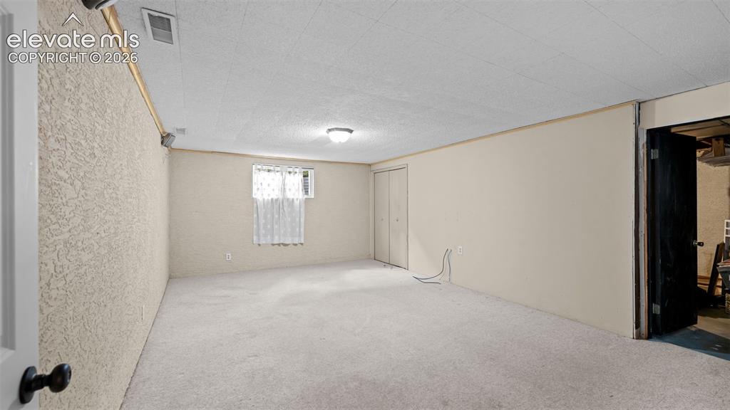 Image 32 of 34: Bedroom