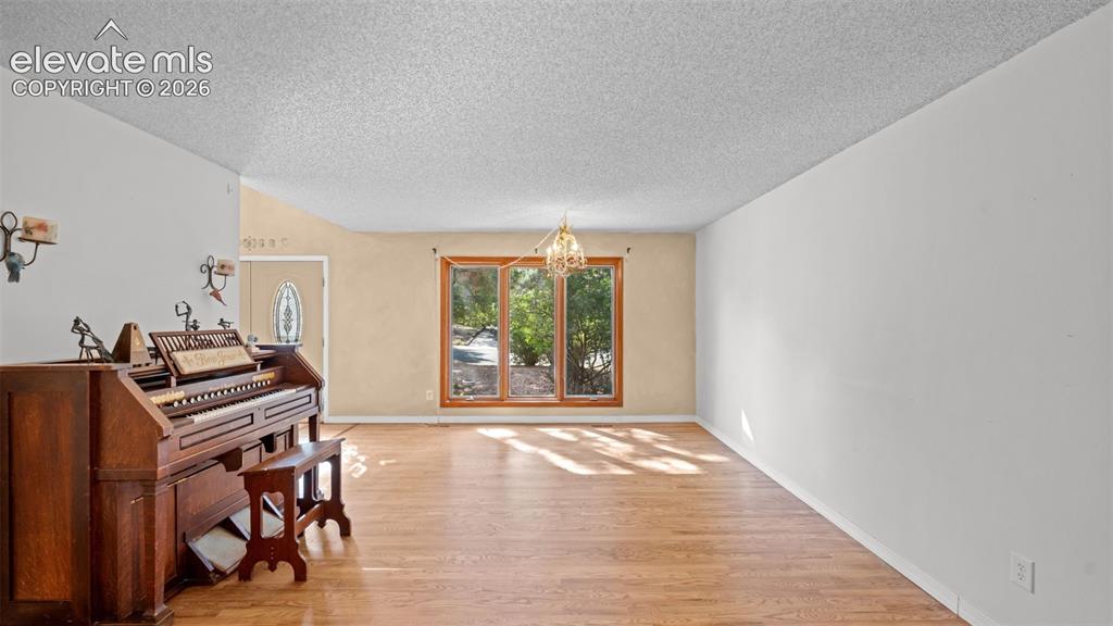 Image 9 of 34: Family Room