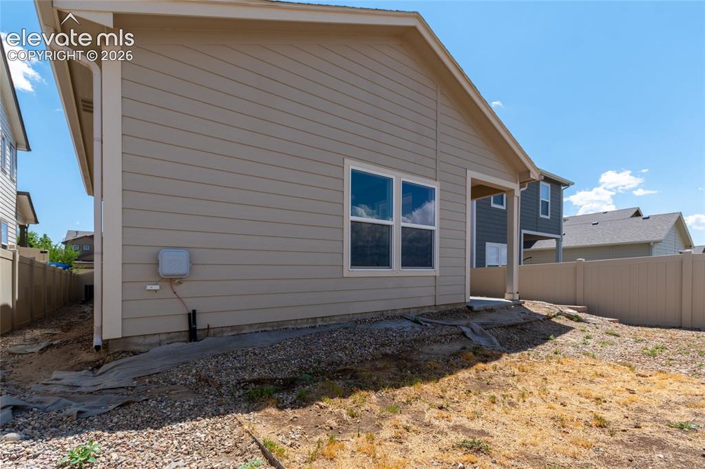 Image 9 of 32: Yard