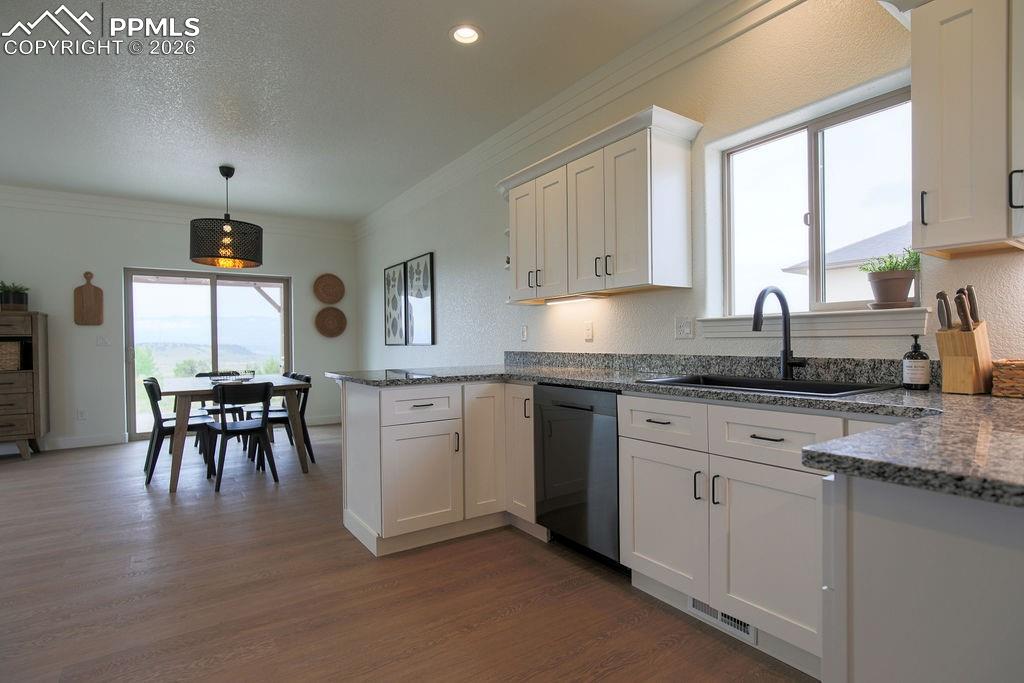 Image 10 of 34: Kitchen