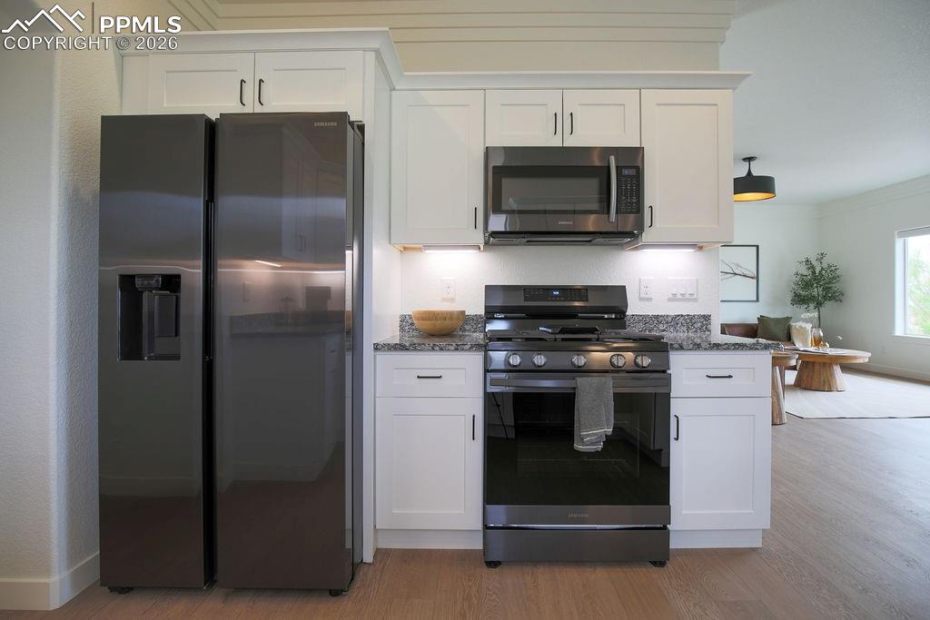 Image 12 of 34: Kitchen