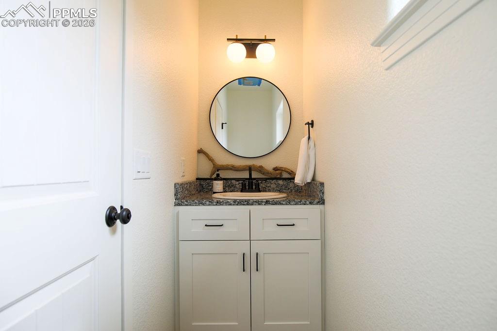 Image 14 of 34: Bathroom