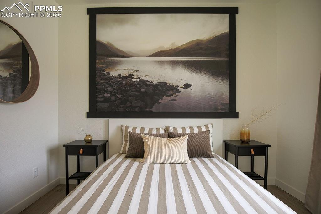 Image 19 of 34: Bedroom