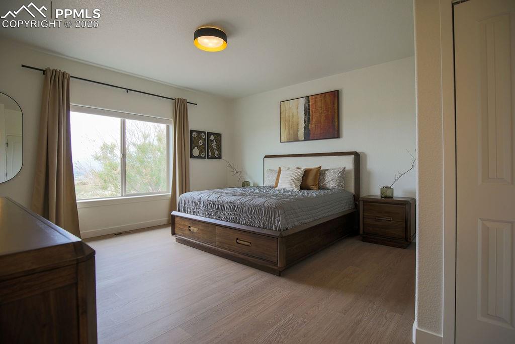 Image 24 of 34: Bedroom