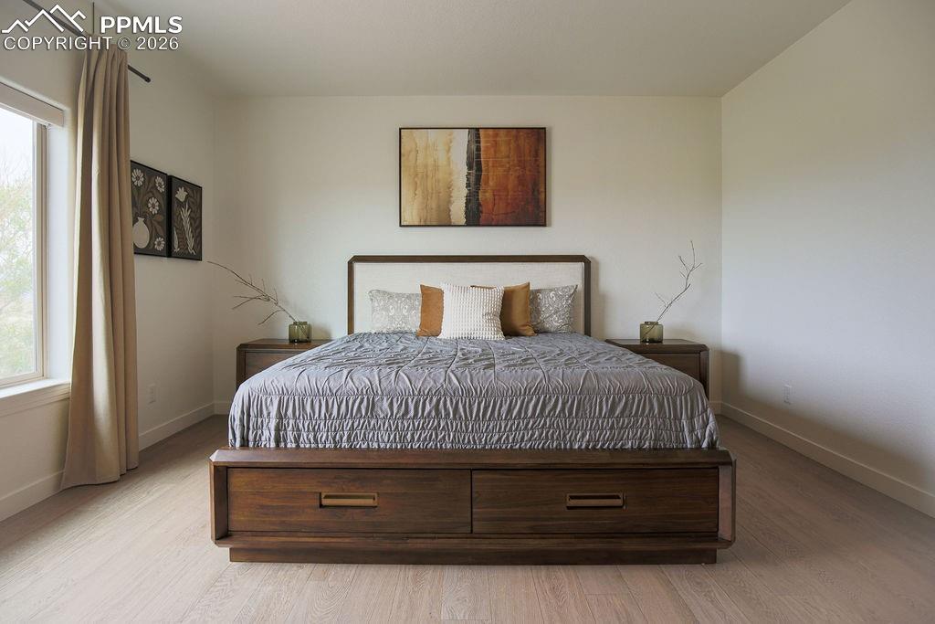 Image 25 of 34: Bedroom