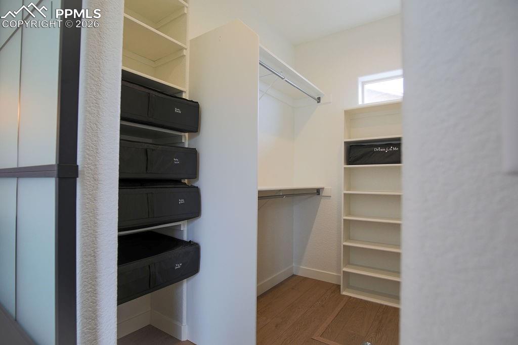 Image 27 of 34: Closet