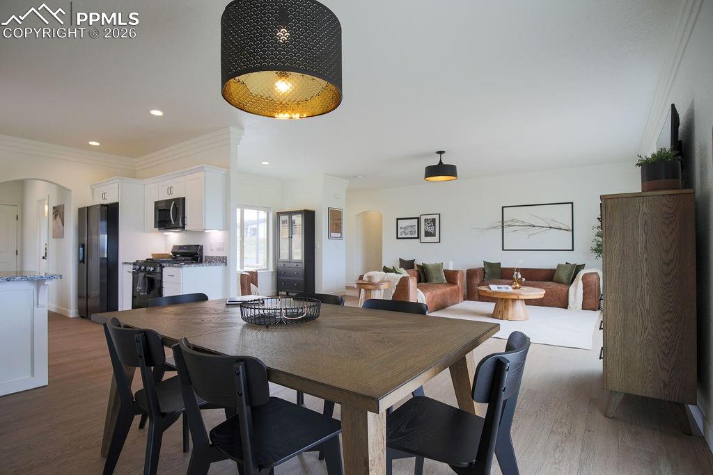 Image 8 of 34: Dining Area