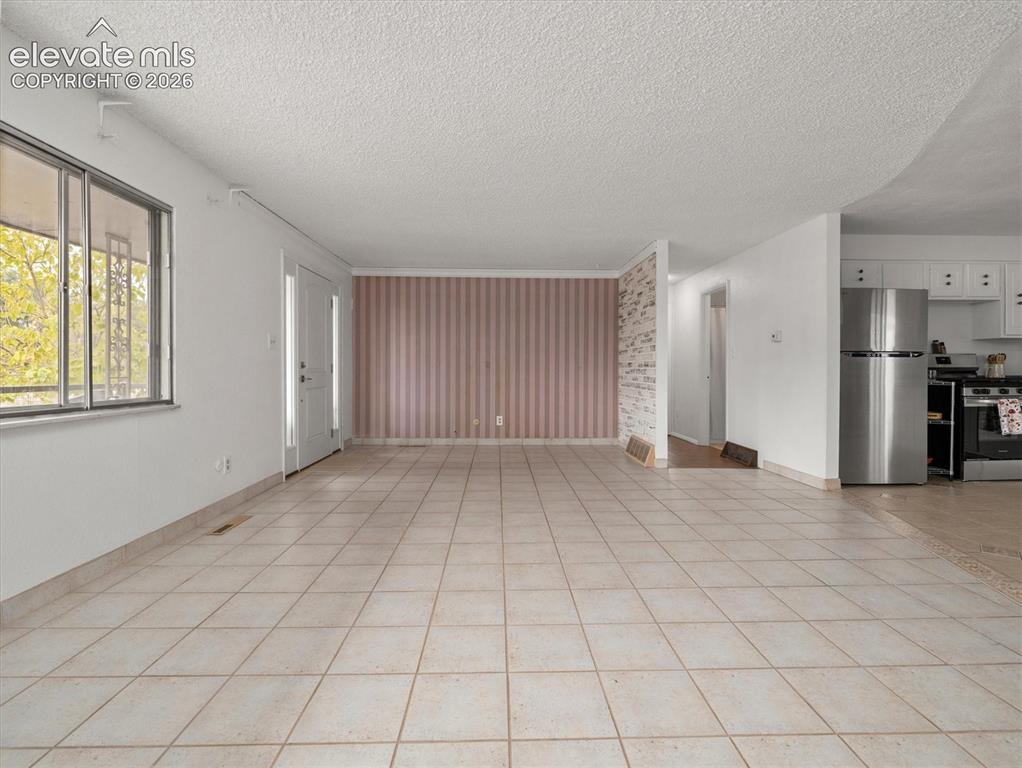 Image 6 of 39: Living Room