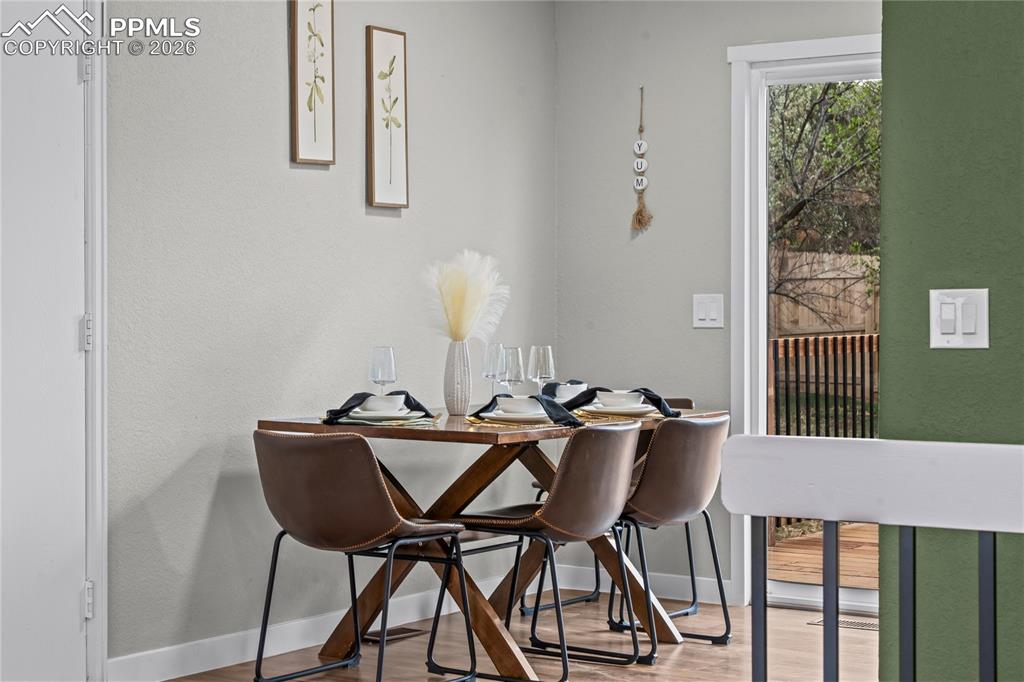 Image 28 of 35: Dining Area