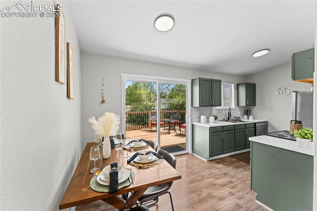 Image 7 of 35: Kitchen