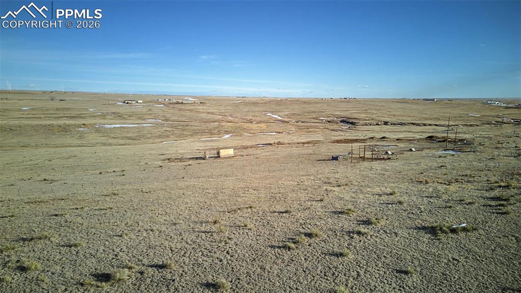 Image 15 of 26: Yard