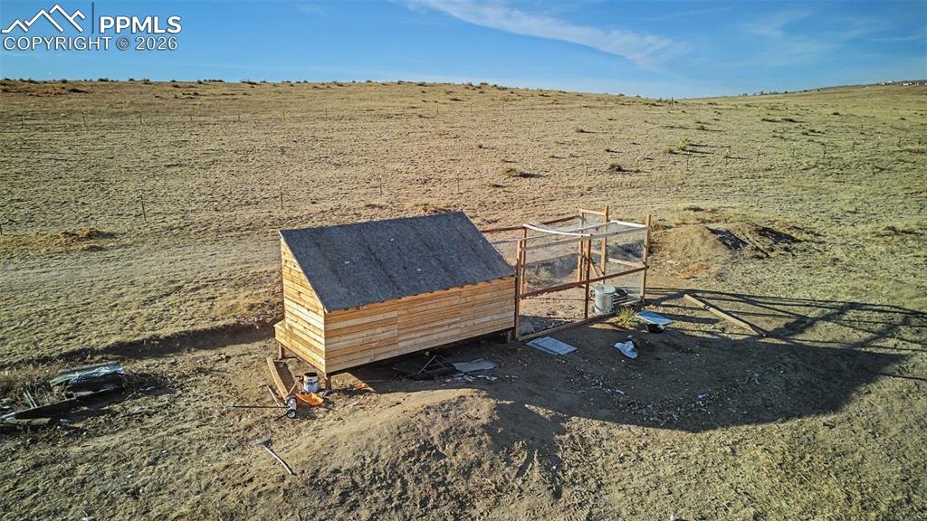 Image 17 of 26: Yard