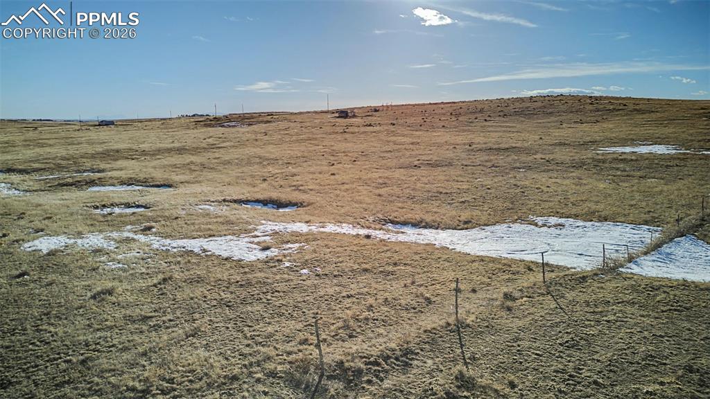 Image 26 of 26: Yard