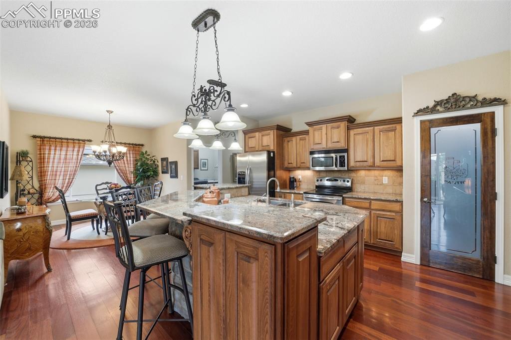 Image 14 of 50: Kitchen
