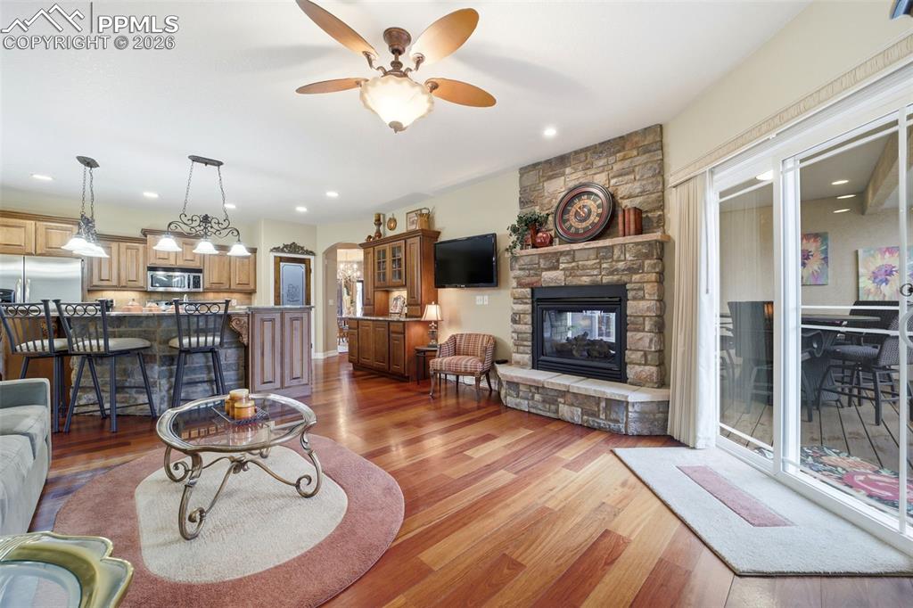 Image 16 of 50: Living Room