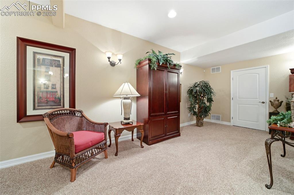 Image 40 of 50: Sitting Room
