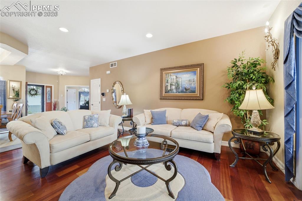 Image 9 of 50: Living Room