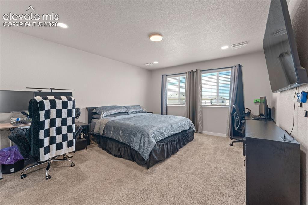 Image 15 of 30: Bedroom