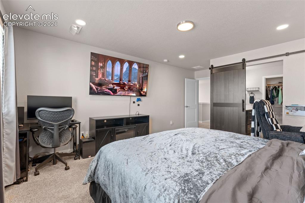Image 16 of 30: Bedroom