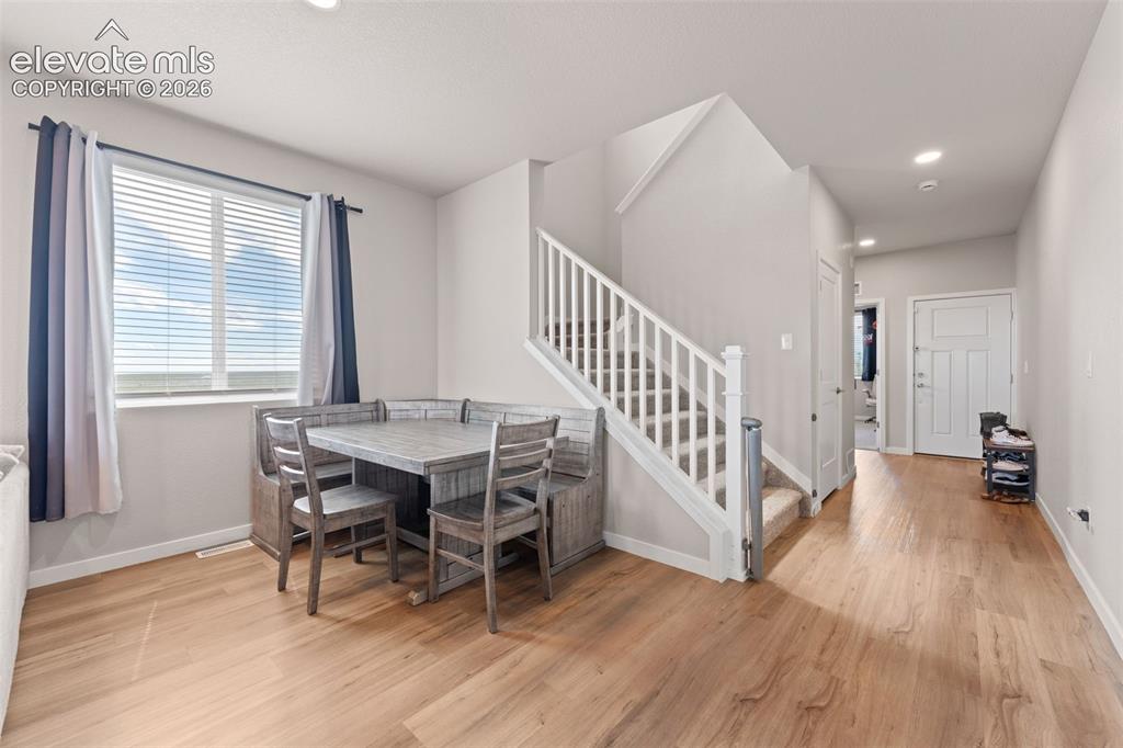 Image 4 of 30: Dining Area