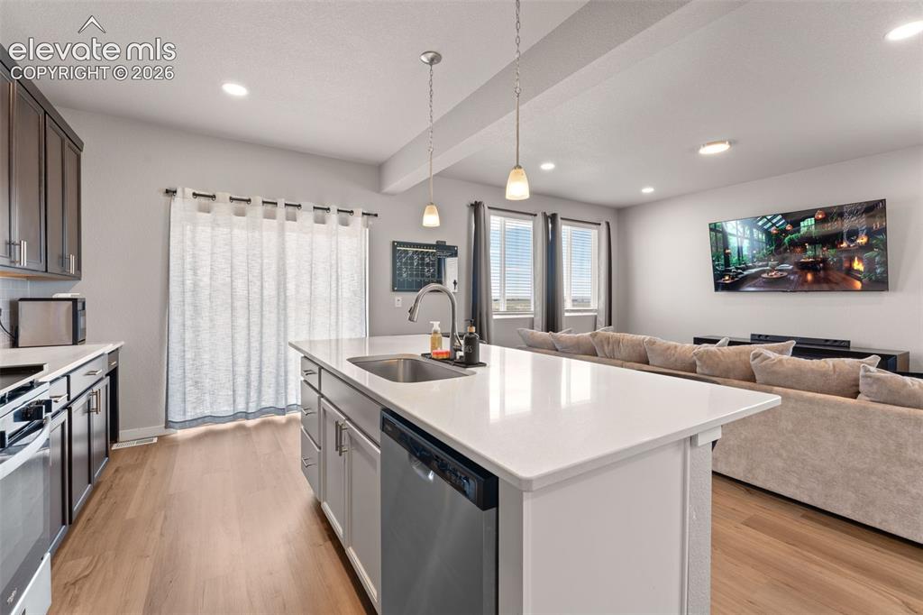 Image 8 of 30: Kitchen