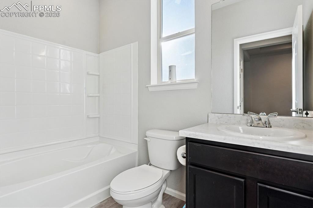 Image 16 of 24: Bathroom