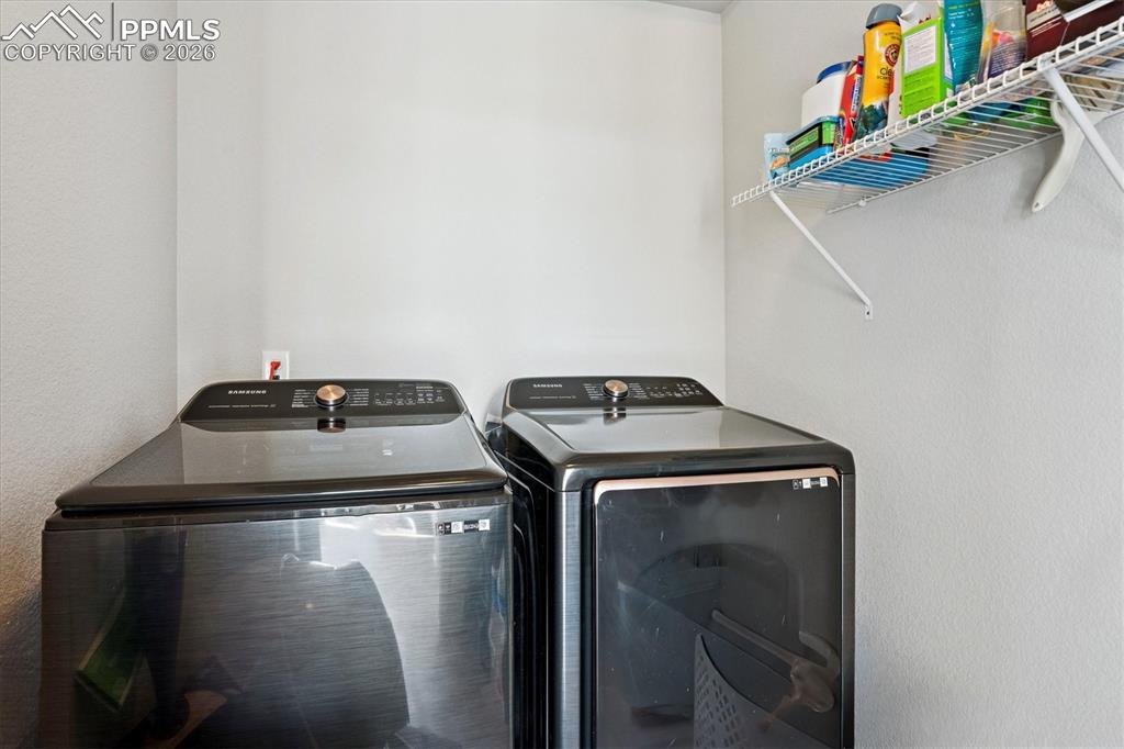 Image 18 of 24: Laundry