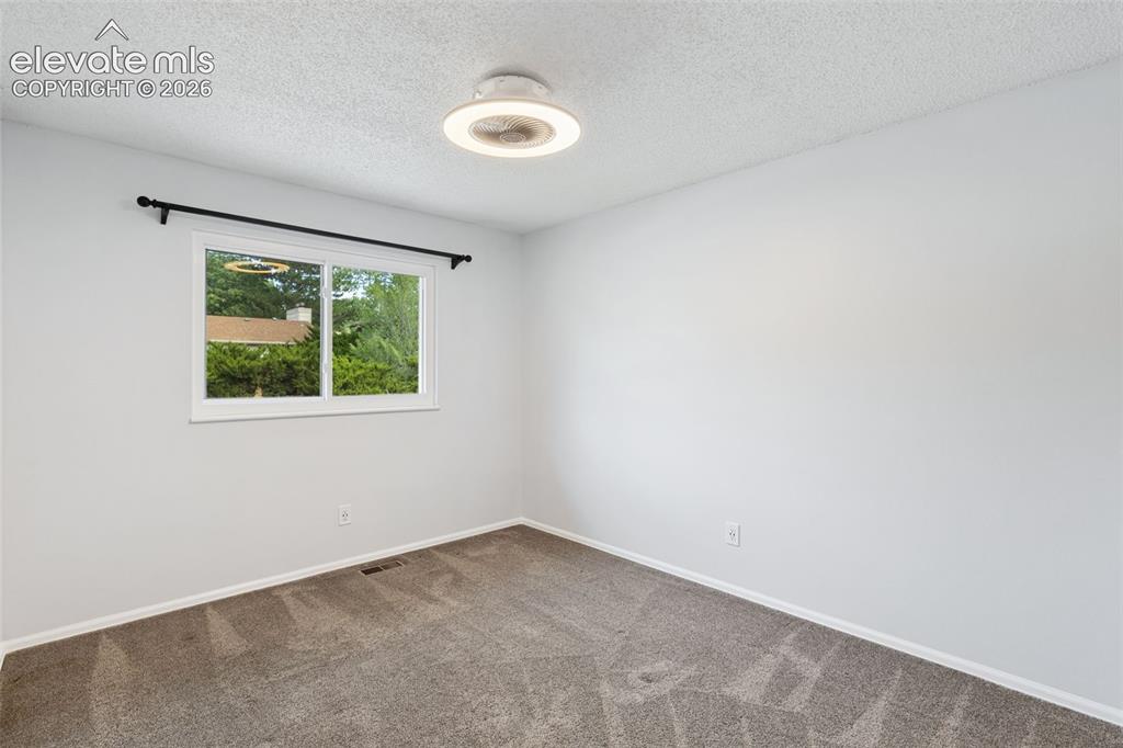Image 15 of 32: Bedroom
