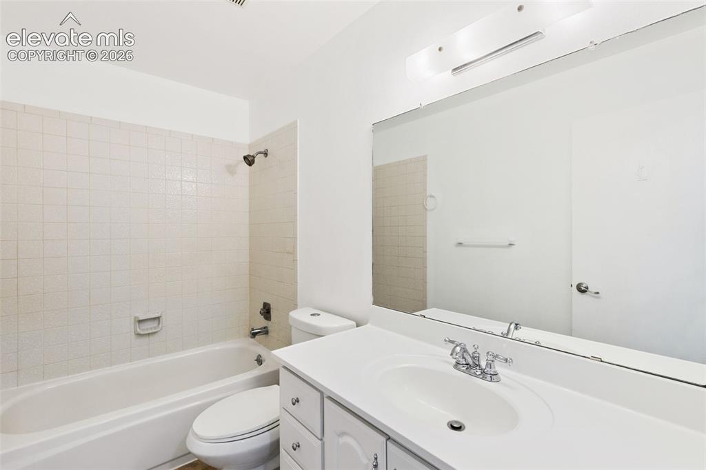 Image 16 of 32: Upstairs Bathroom