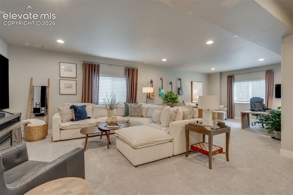 Image 29 of 48: Family Room