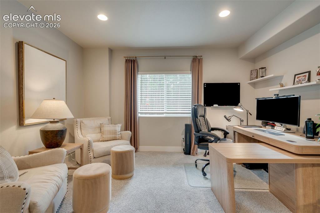 Image 31 of 48: Family Room