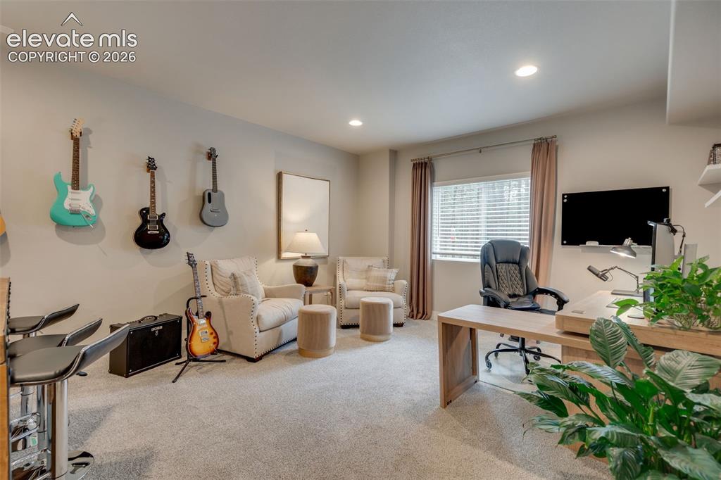 Image 35 of 48: Family Room
