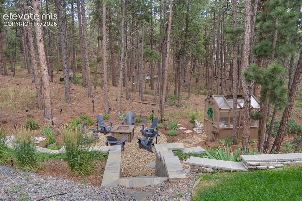 Image 41 of 48: Yard