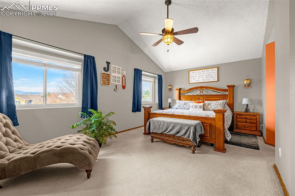 Image 19 of 44: Bedroom