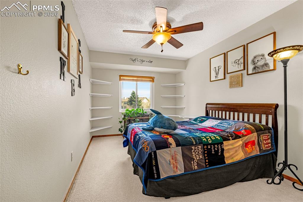 Image 26 of 44: Bedroom