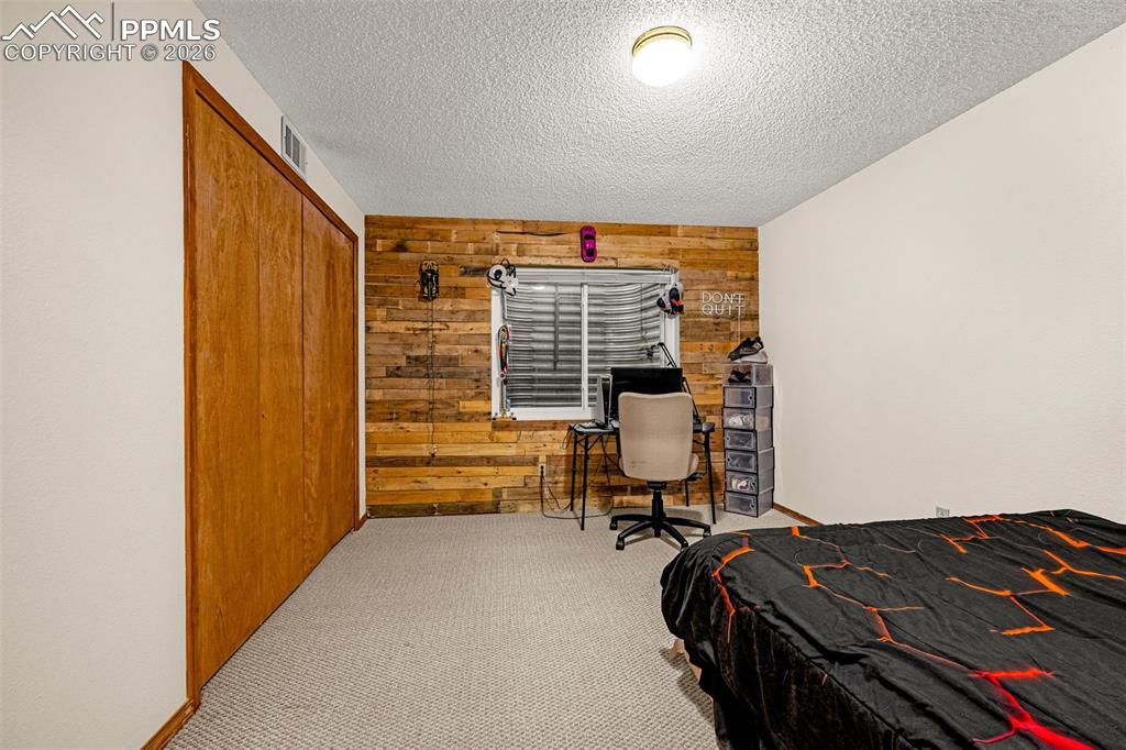 Image 30 of 44: Bedroom