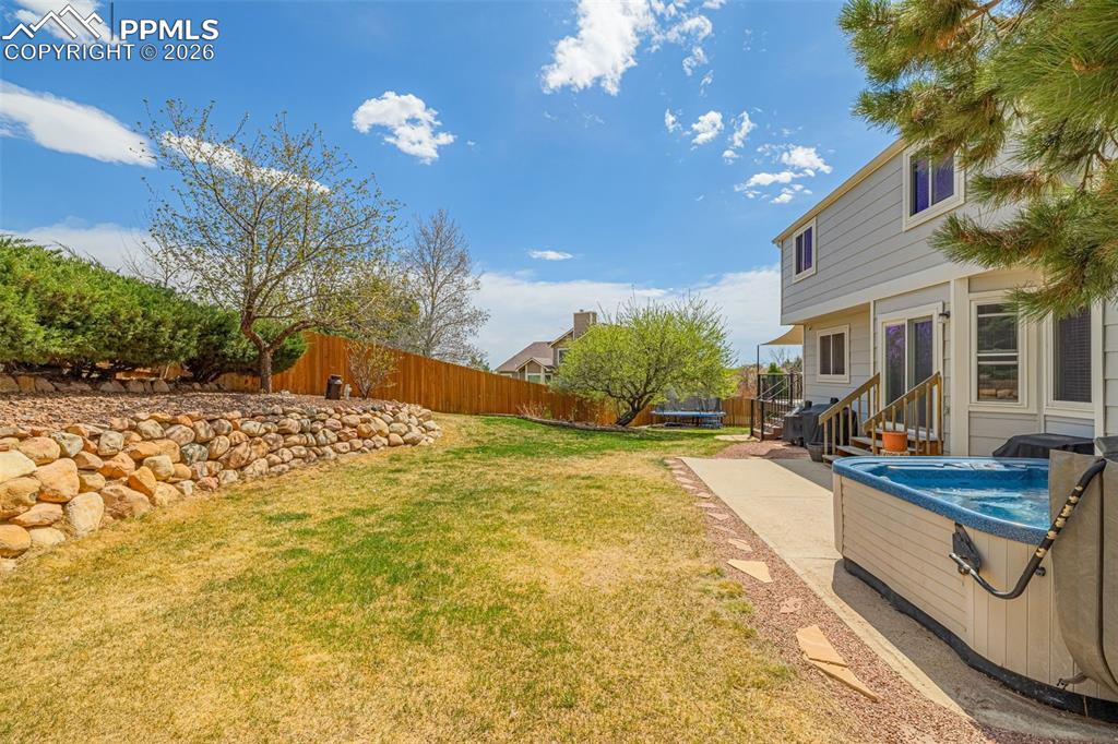 Image 37 of 44: Yard