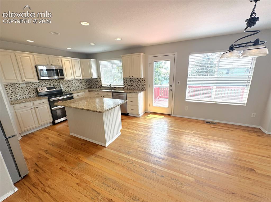 Image 10 of 43: Kitchen