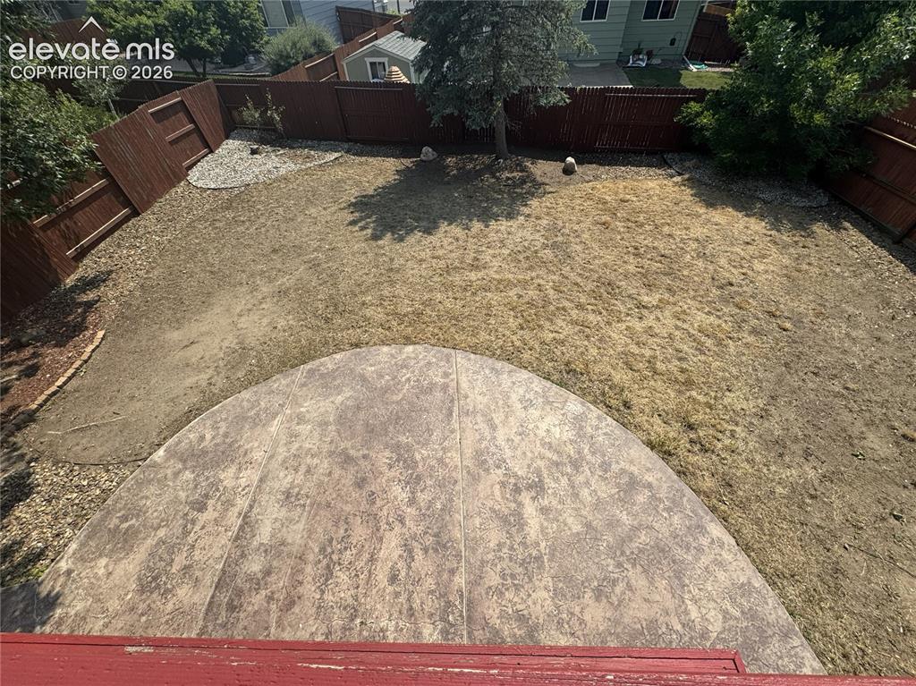 Image 41 of 43: Yard