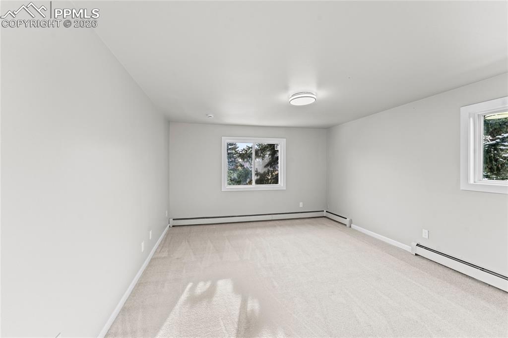 Image 28 of 50: Bathroom