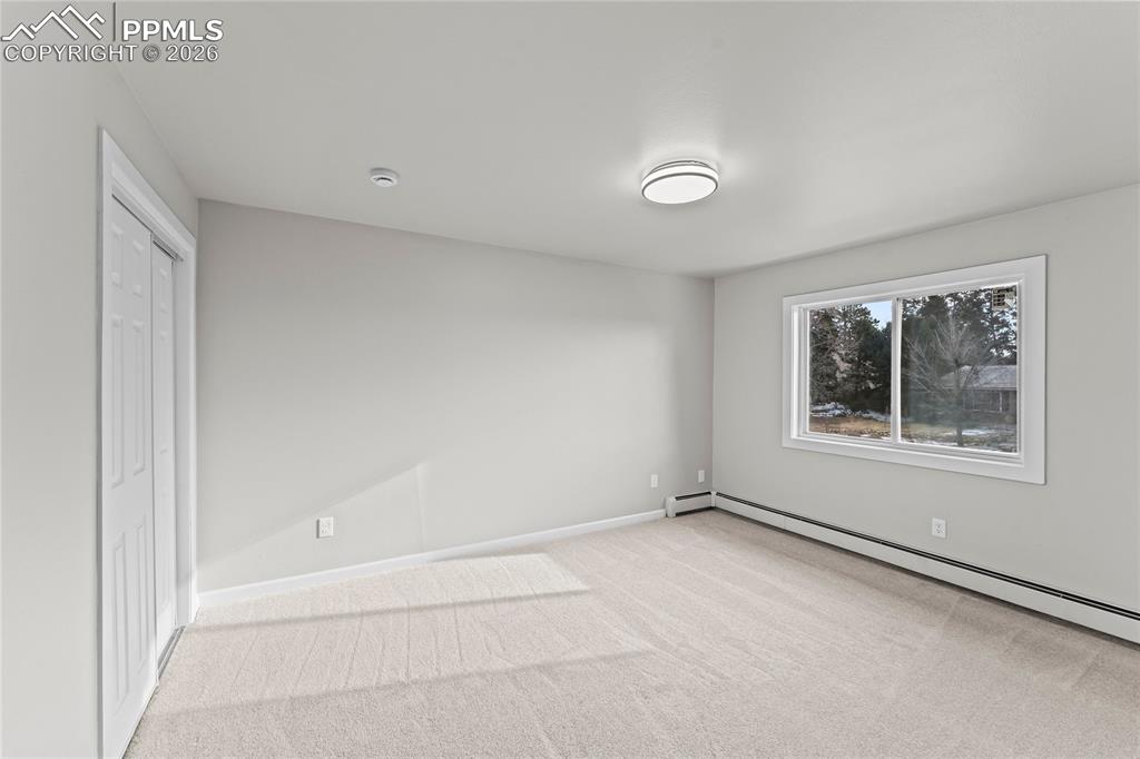 Image 38 of 50: Bedroom