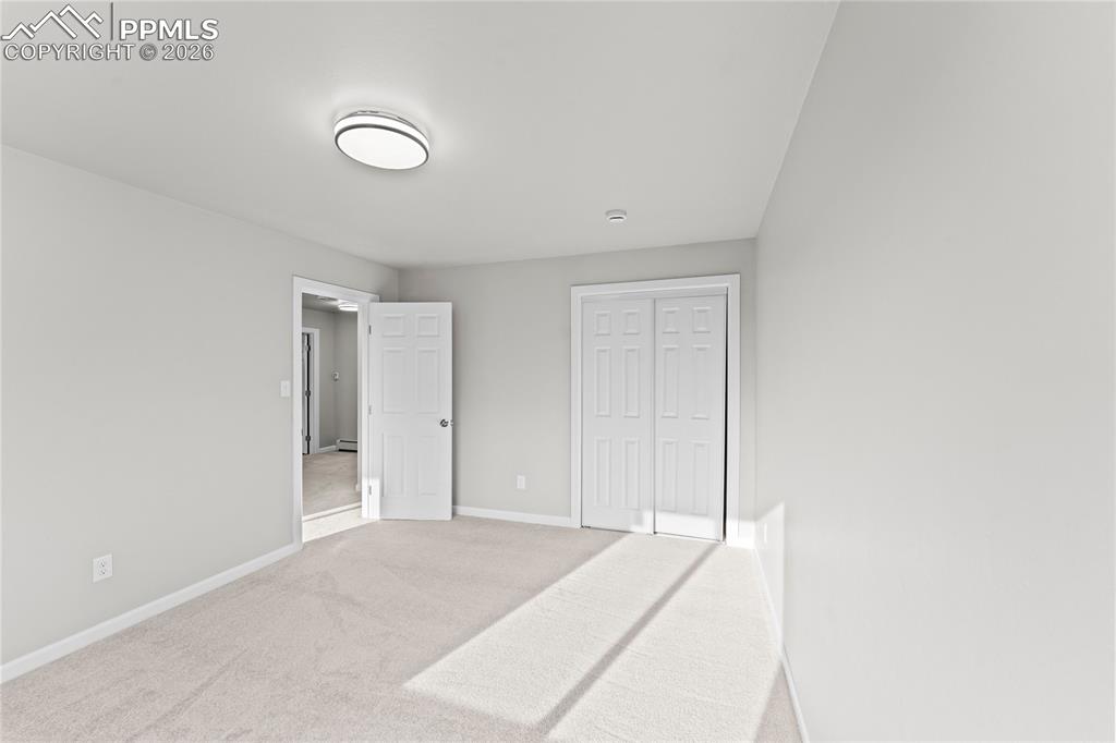 Image 39 of 50: Bedroom