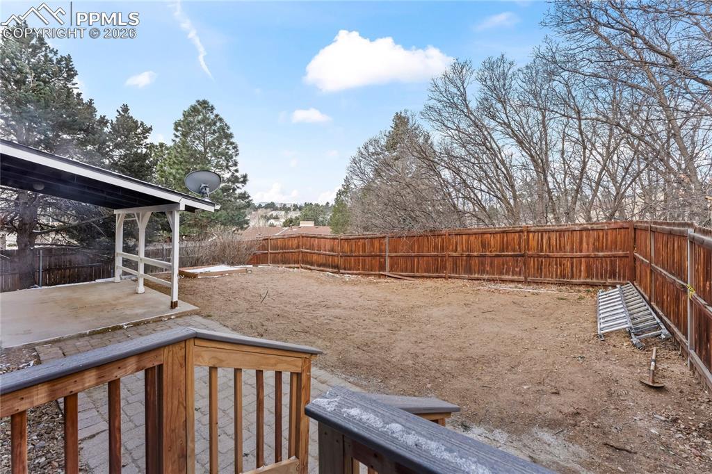 Image 47 of 50: Garage