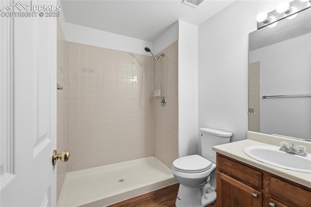 Image 12 of 27: Bathroom