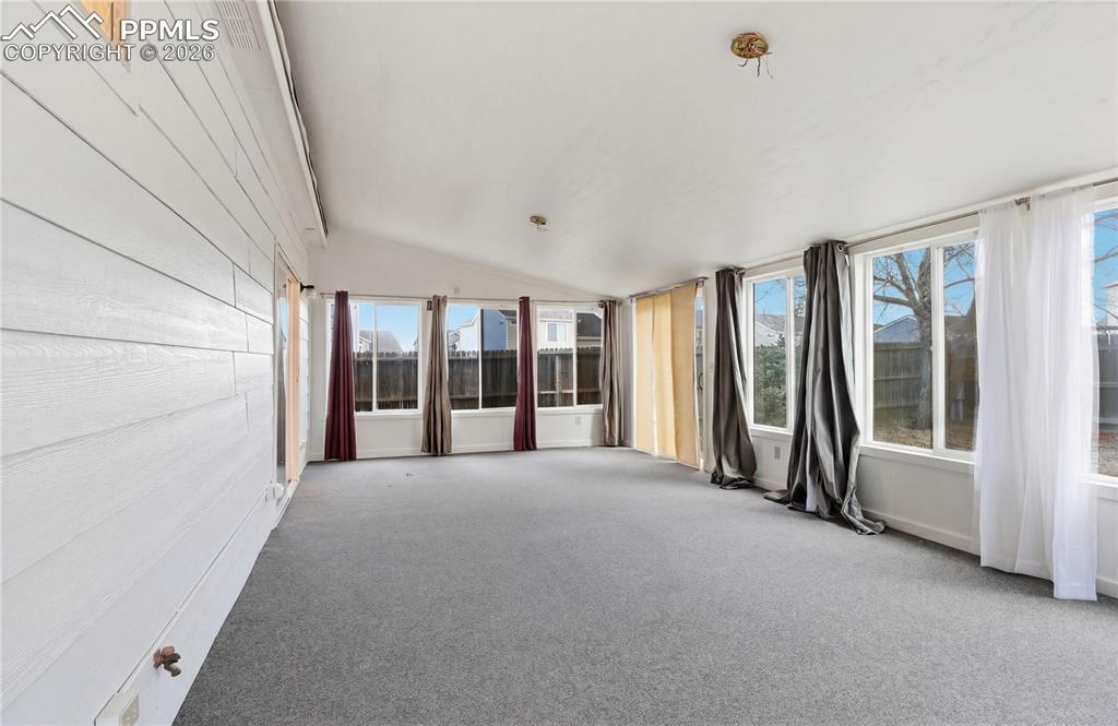 Image 25 of 27: Sun Room